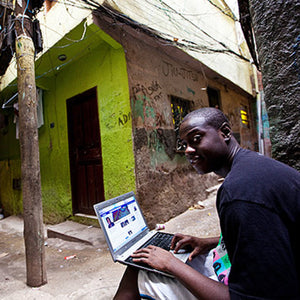 Midias sociais no Brasil Emergente: a rede motiva o jovem pobre a ler e escrever